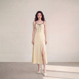 艾格法式 杏色碎花吊带连衣裙系带性感开叉长裙收腰显瘦气质A字裙