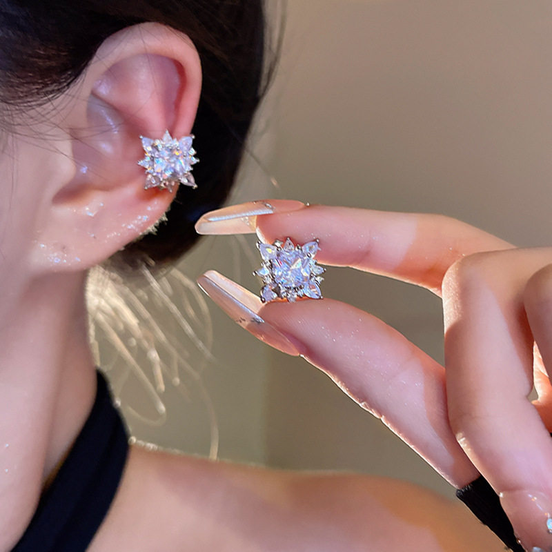 【饰全饰美】高级感精致爆闪大锆石耳钉无耳洞耳骨夹耳环百搭气质,珠宝/钻石/翡翠,合成碳硅石耳饰,淘宝优惠券,粉丝福利购,淘宝优惠卷