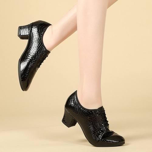 时尚真皮舞蹈鞋软底透气中跟外穿