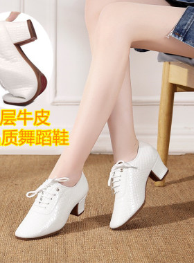 春夏白色时尚真皮舞蹈鞋漆皮软底广场舞鞋交谊水兵舞拉丁女中跟鞋