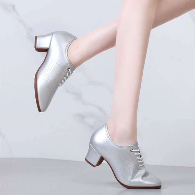 時尚真皮舞蹈鞋軟底透氣中跟舞鞋