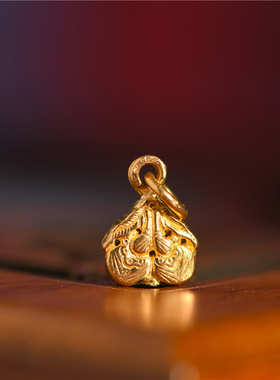 手工錾刻古法黄金福禄双生小吊坠
