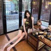 复古黑色烫金挂脖连衣裙女春季 新中式 紧身短裙显身材收腰包臀裙子