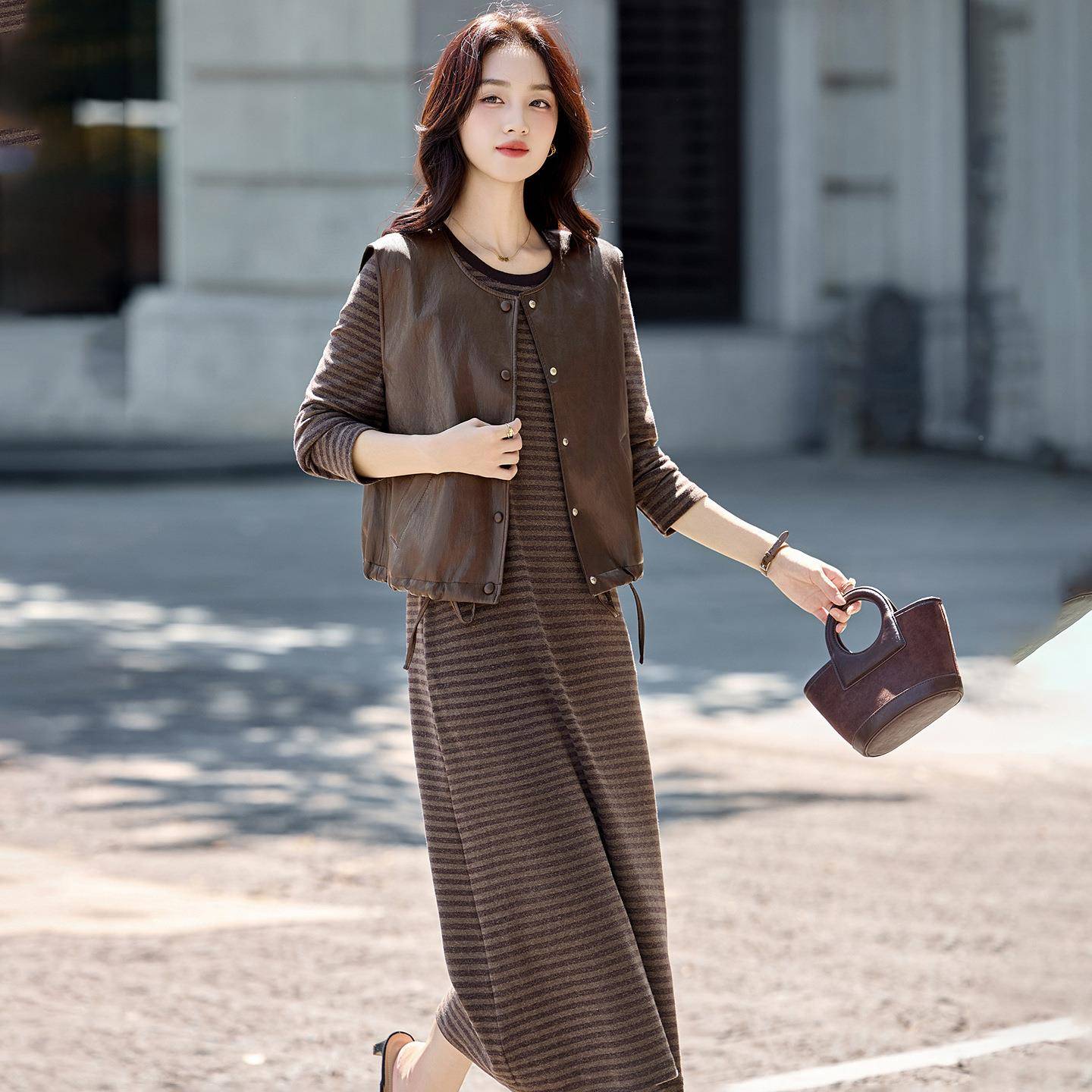 欧货条纹宽松连衣裙两新件马套女秋休款时尚韩版ZYI2622F闲皮甲上