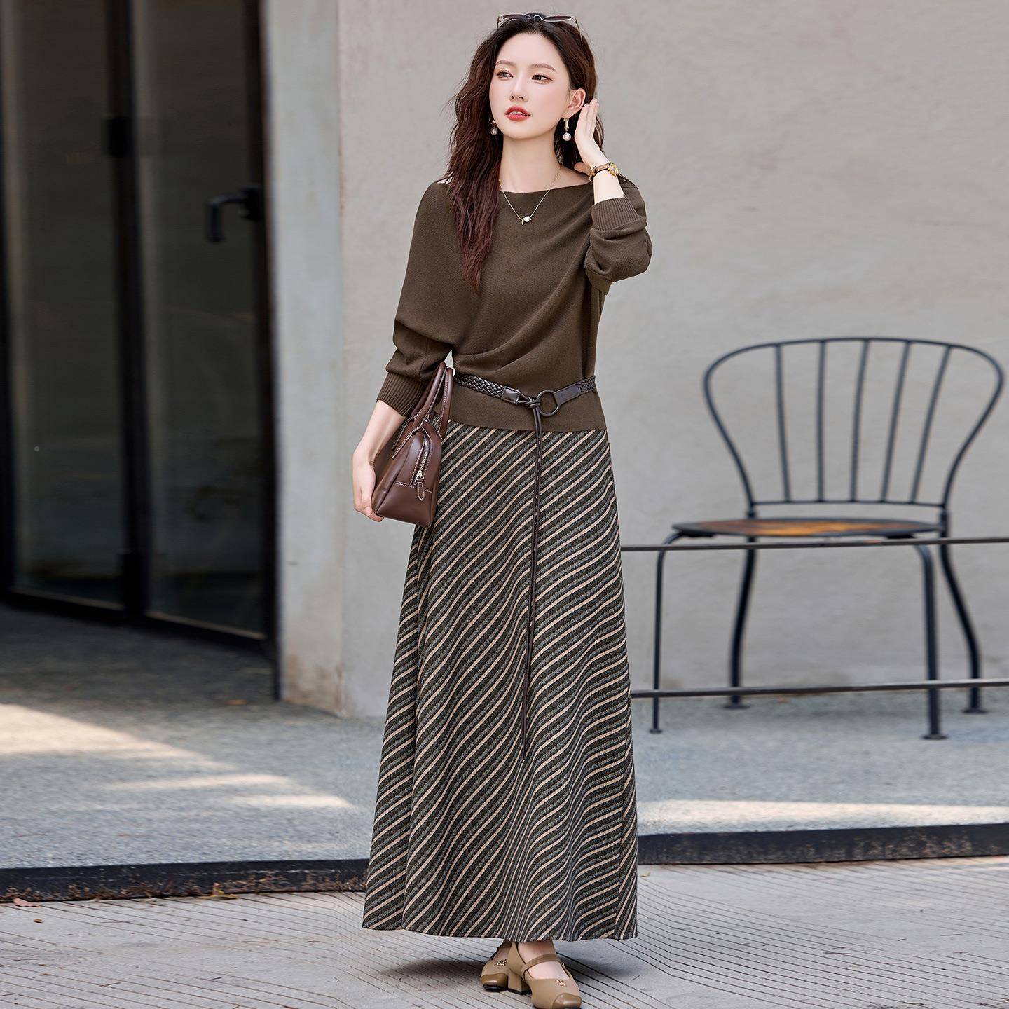 套裙202秋季新款时尚百搭5设计感衣+上条0纹半身裙两件套XM908-09