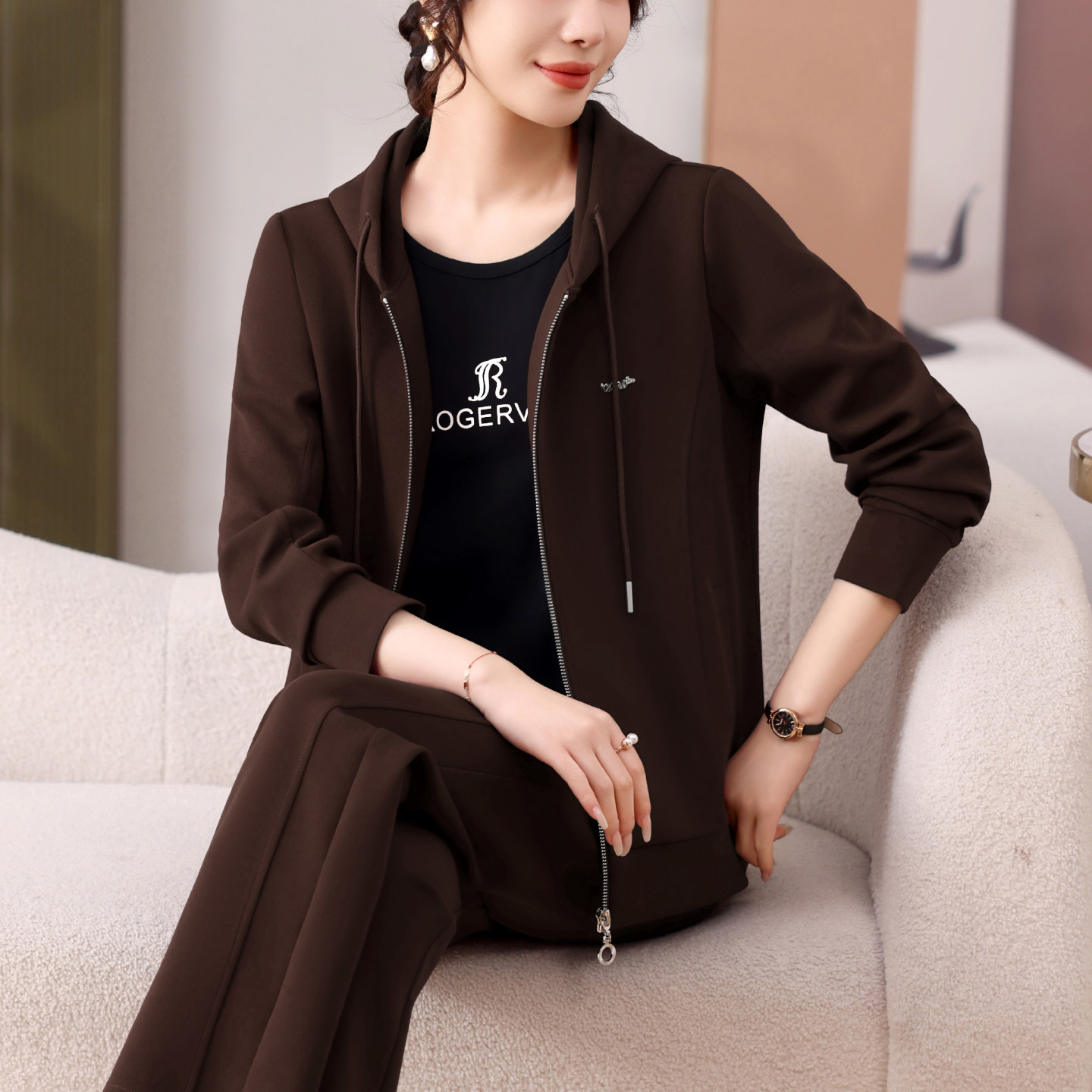 中老年妈妈春秋运动套装秋装新款中年女装三件套秋季女士休闲套装