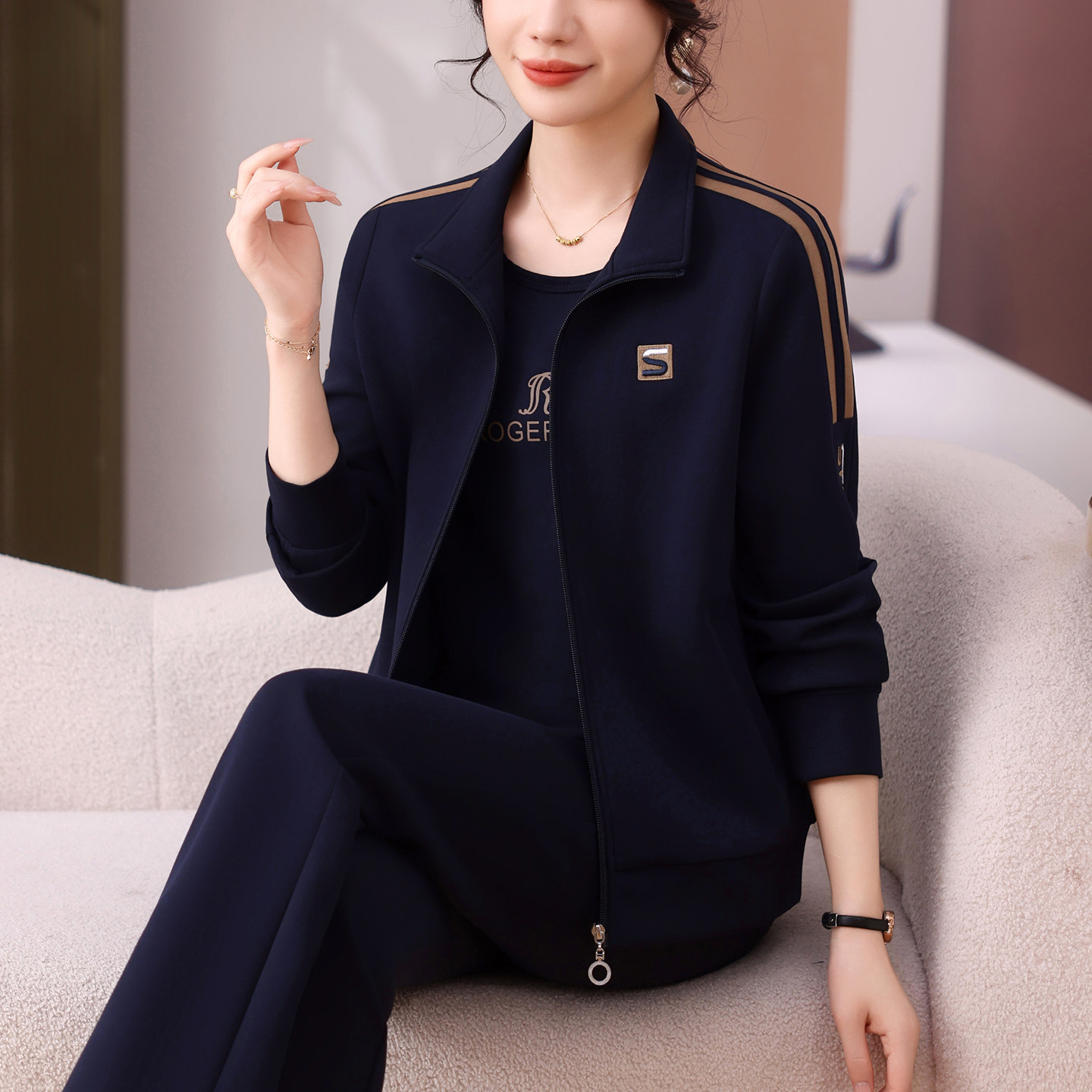妈妈秋装套装2026新款洋气翻领春秋外套中老年妇女装休闲运动服装