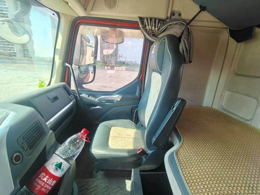 1月12日柳州车牌号为桂BA2526乘龙牌重型半挂牵引车网络拍卖公告