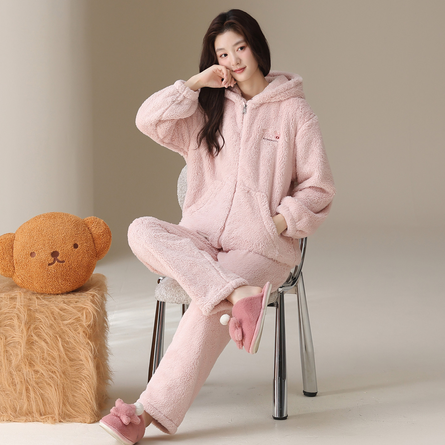 珊瑚绒连帽睡衣女时尚保暖加厚加绒冬季法兰绒开衫拉链宽松居家服