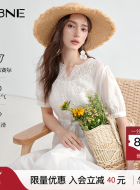 摩登浪漫连衣裙白色绣花欧若假日风裙子KBNE夏季新款法式V领长裙
