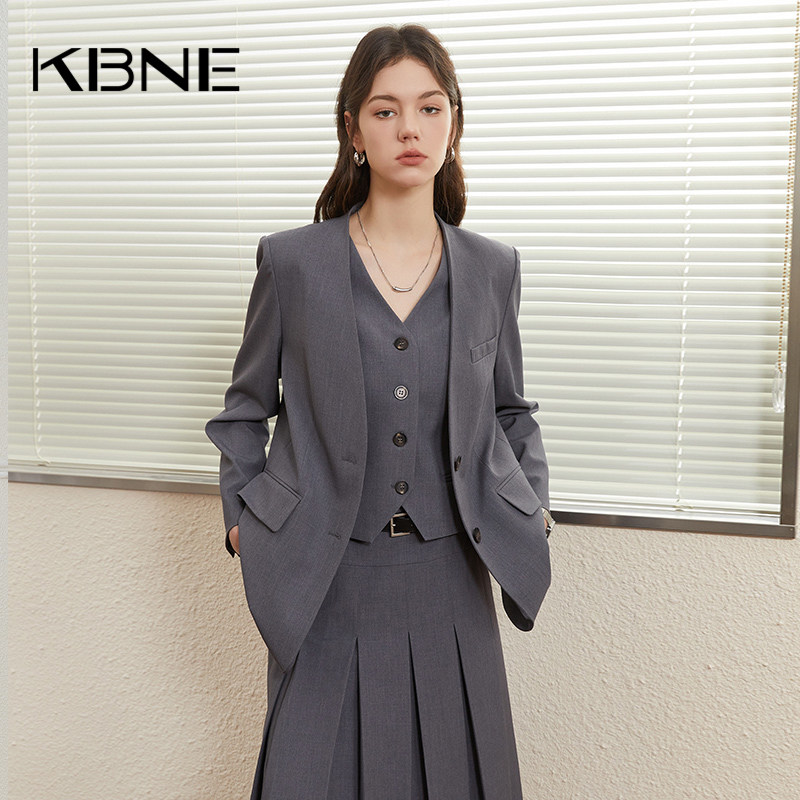 KBNE西装外套女小个子灰色学院风上衣2026春季新款超好看无领西服