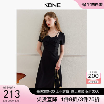 KBNE连衣裙女黑色挂脖长裙2024夏季新款气质今年流行漂亮小黑裙子