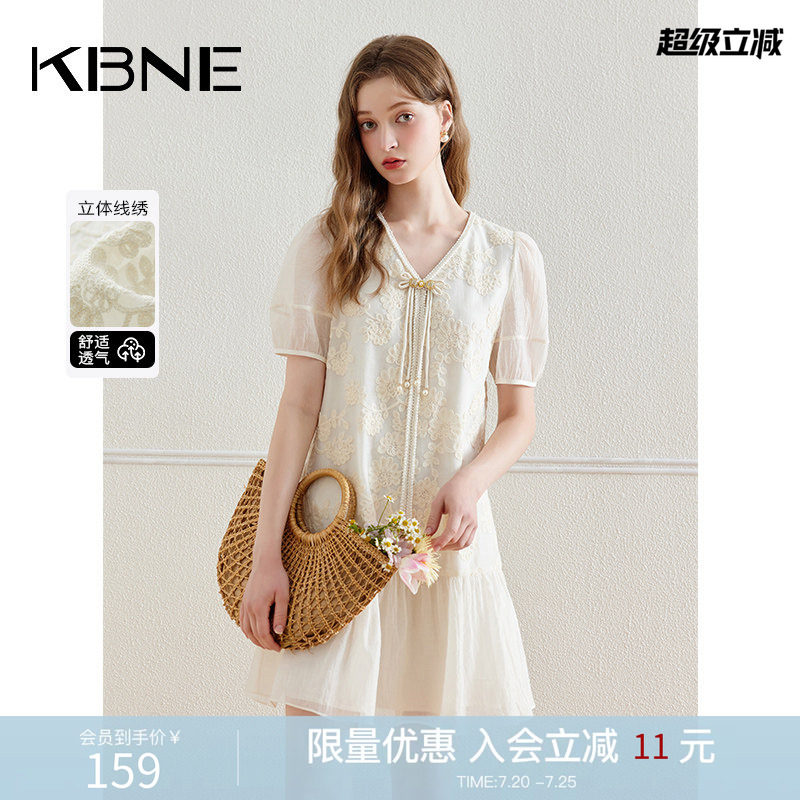 KBNE连衣裙女国风新中式盘扣娃娃裙2026夏季新款蕾丝宽松气质裙子