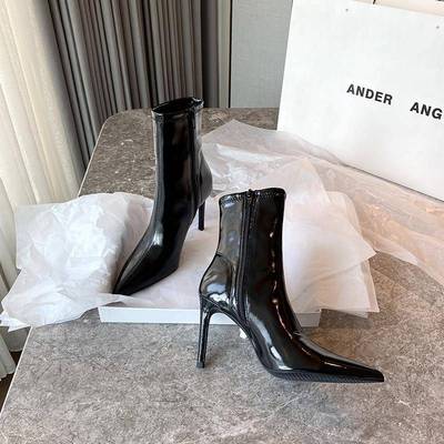 韩国漆皮尖头短靴女2025秋冬时尚高跟鞋细跟瘦瘦靴侧拉炼气质单靴