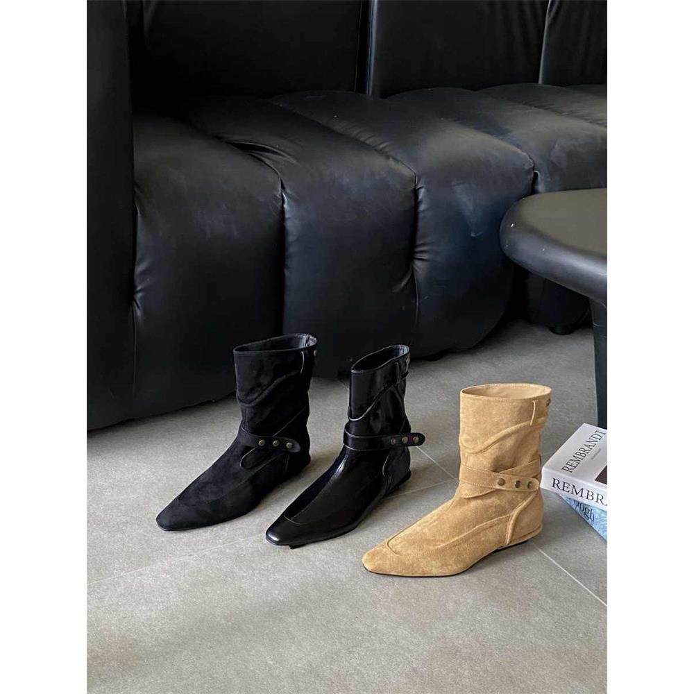 香港马丁靴女款2025新款英伦风铆钉西部牛仔靴宽筒靴尖头平底短靴