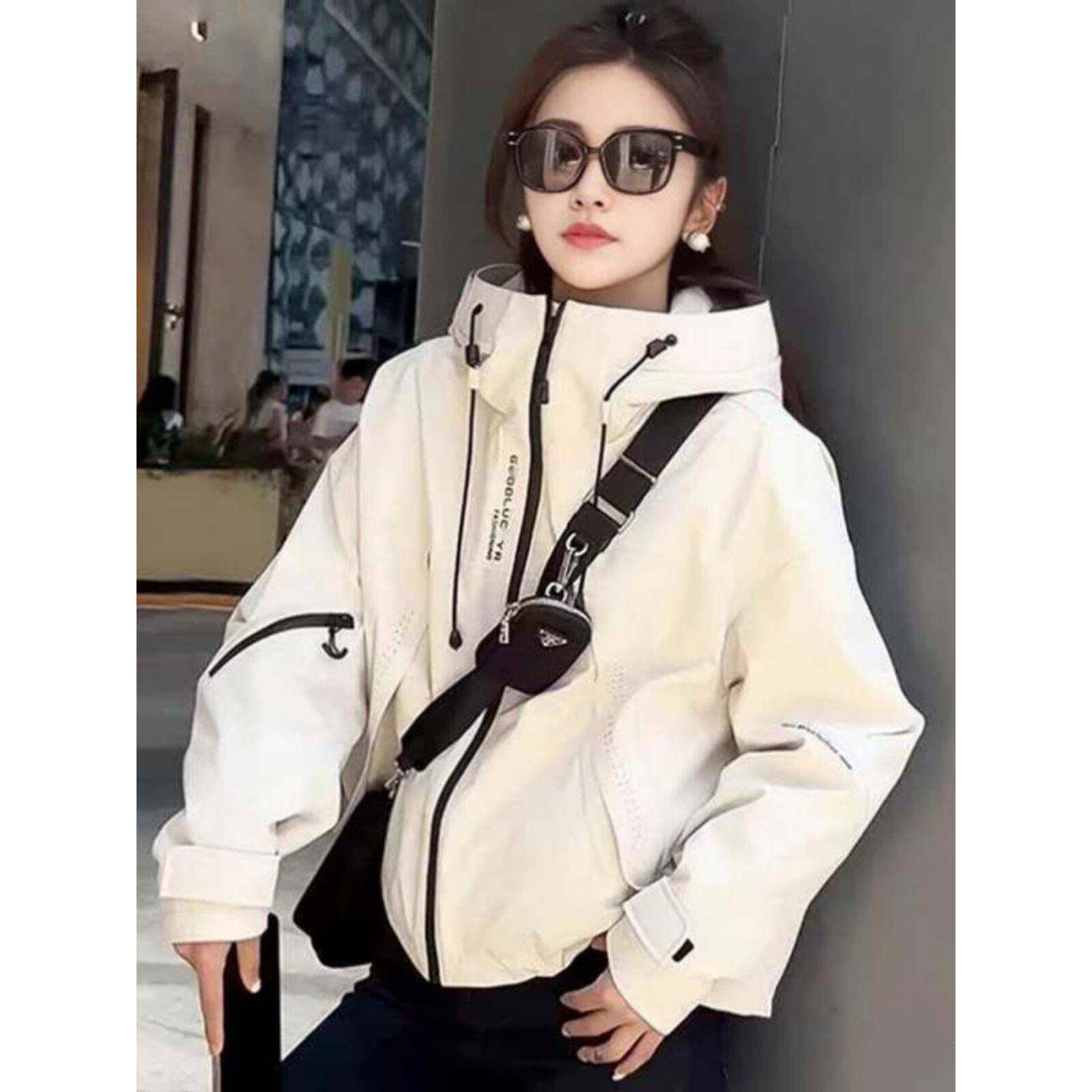 2025秋冬新款连帽冲锋衣外套女韩版休闲棒球服运动小个子夹克上衣