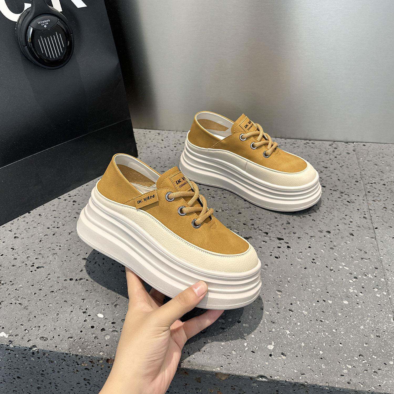 香港秋冬款厚底小白鞋女2025春季新款百搭增高松糕运动休闲板鞋