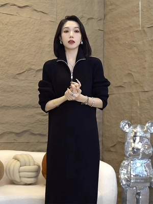 黑色针织连衣裙女秋冬赫本风配大衣简约保暖内搭中长款打底毛衣裙