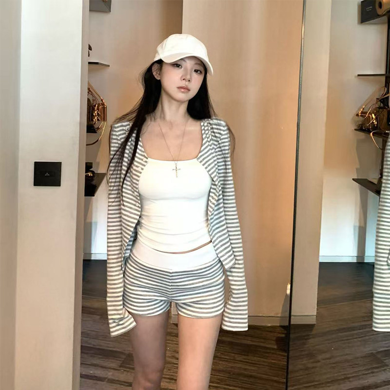 长袖条纹上衣开衫包臀短裤两件套图片