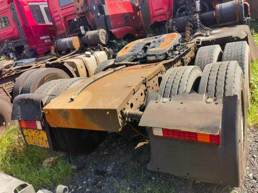 1月8日临沂鲁Q735CD号陕汽牌重型半挂牵引车一辆网络拍卖公告