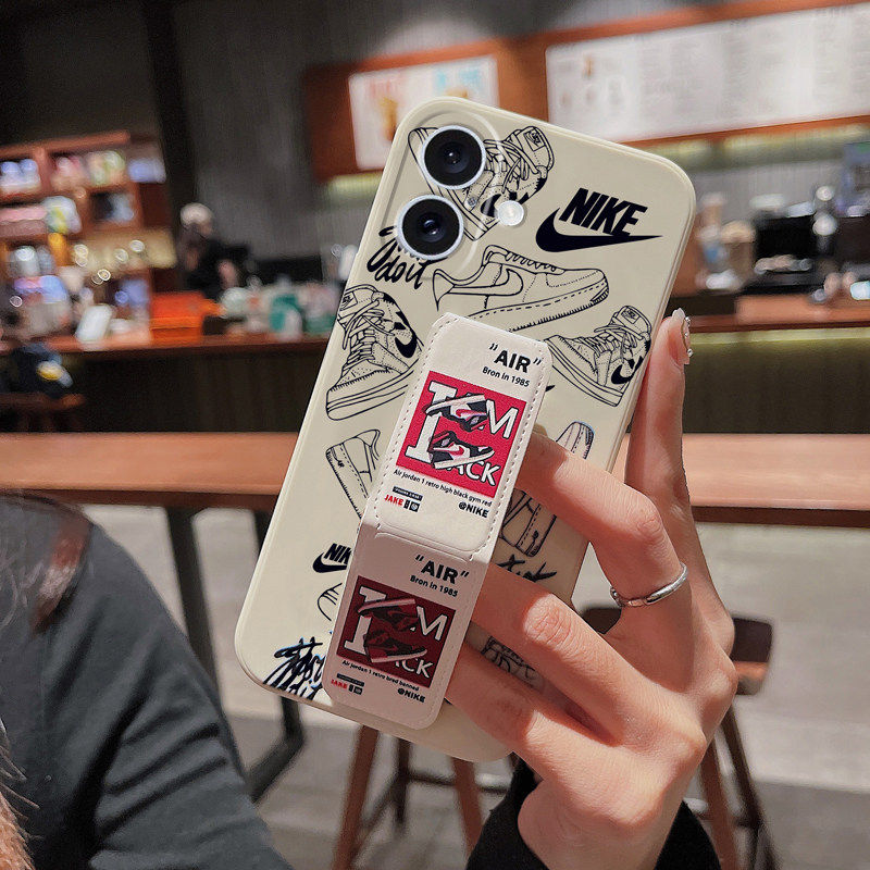 潮牌AJ适用于iPhone17手机壳苹果16ProMax折叠15plus个性男款14Pro磁吸支架13/12mini/11/XS/XR/8腕带保护套