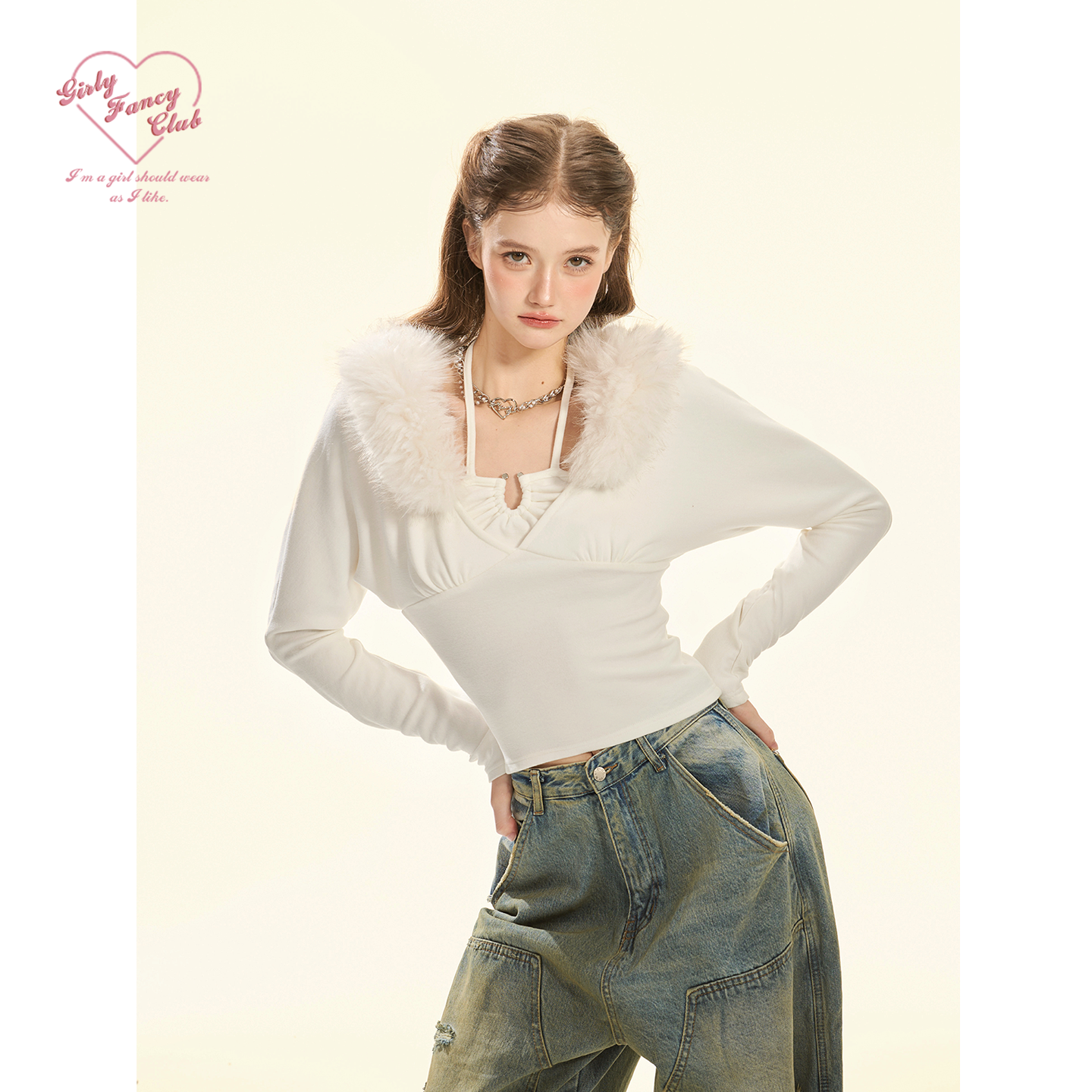GirlyFancyClub 12/8 20点“大姐姐”蝙蝠袖挂脖收腰暖绒毛领上衣