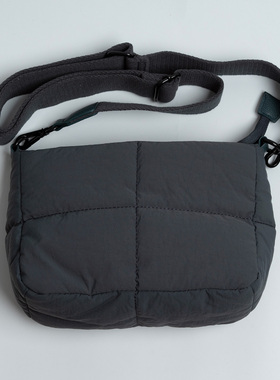 新款出口欧美小众优雅气质灰蓝色尼龙斜挎包百搭轻便简约旅游小包