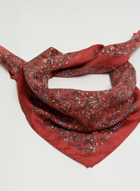 新款围巾女春夏优雅红色叶子印花丝巾百搭旅游装饰真丝领巾小方巾