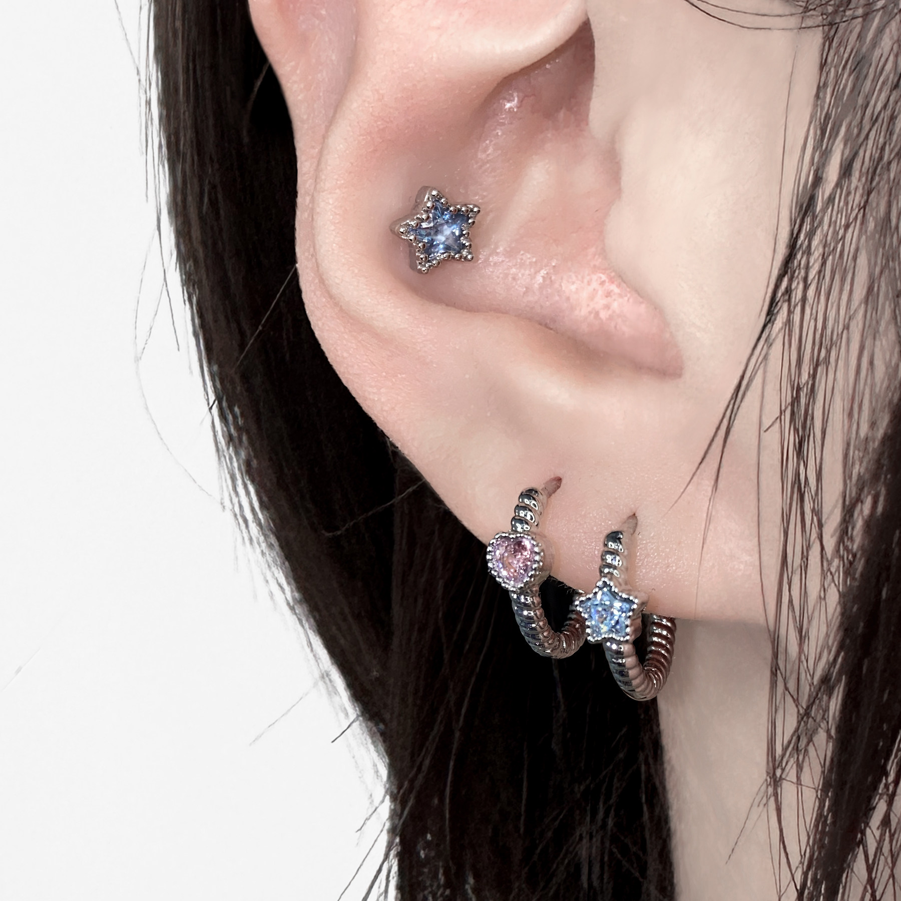 二十二丁目 轻奢蓝色星星耳环女小众粉色爱心耳圈高级感钛钢耳钉