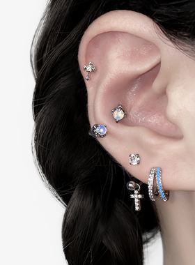 二十二丁目 钛钢闪钻十字架耳钉蓝色龙爪马蹄环轻奢双层耳圈耳扣