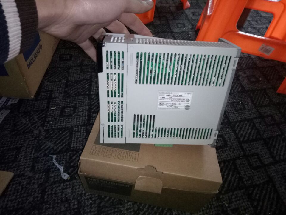 伺服驱动器MR-J2S-40A-EG011全新原装现货 质保一年 议价