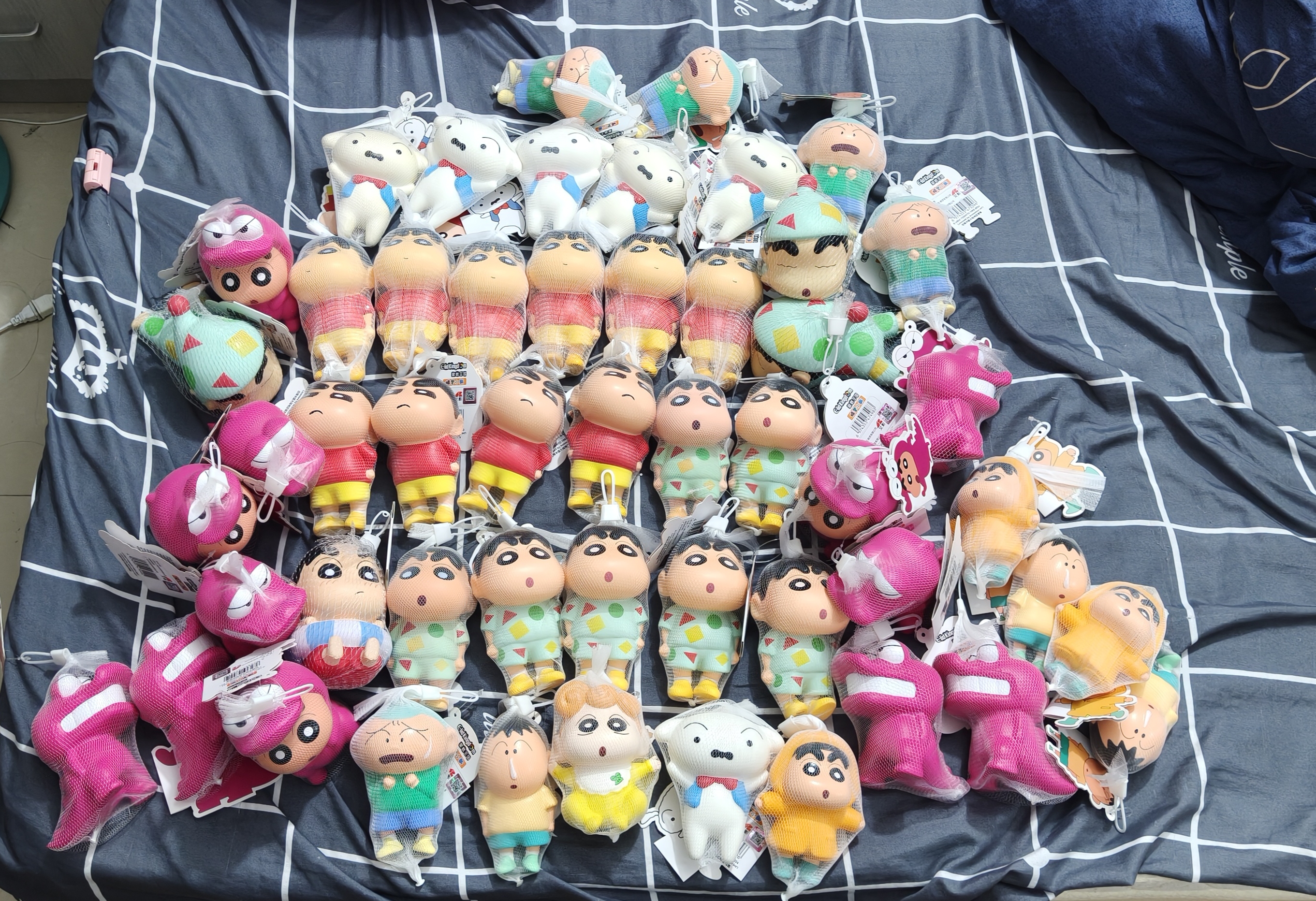 正版蜡笔小新捏捏乐盲盒慢回弹解压神器减压发泄网红玩具摆件生日