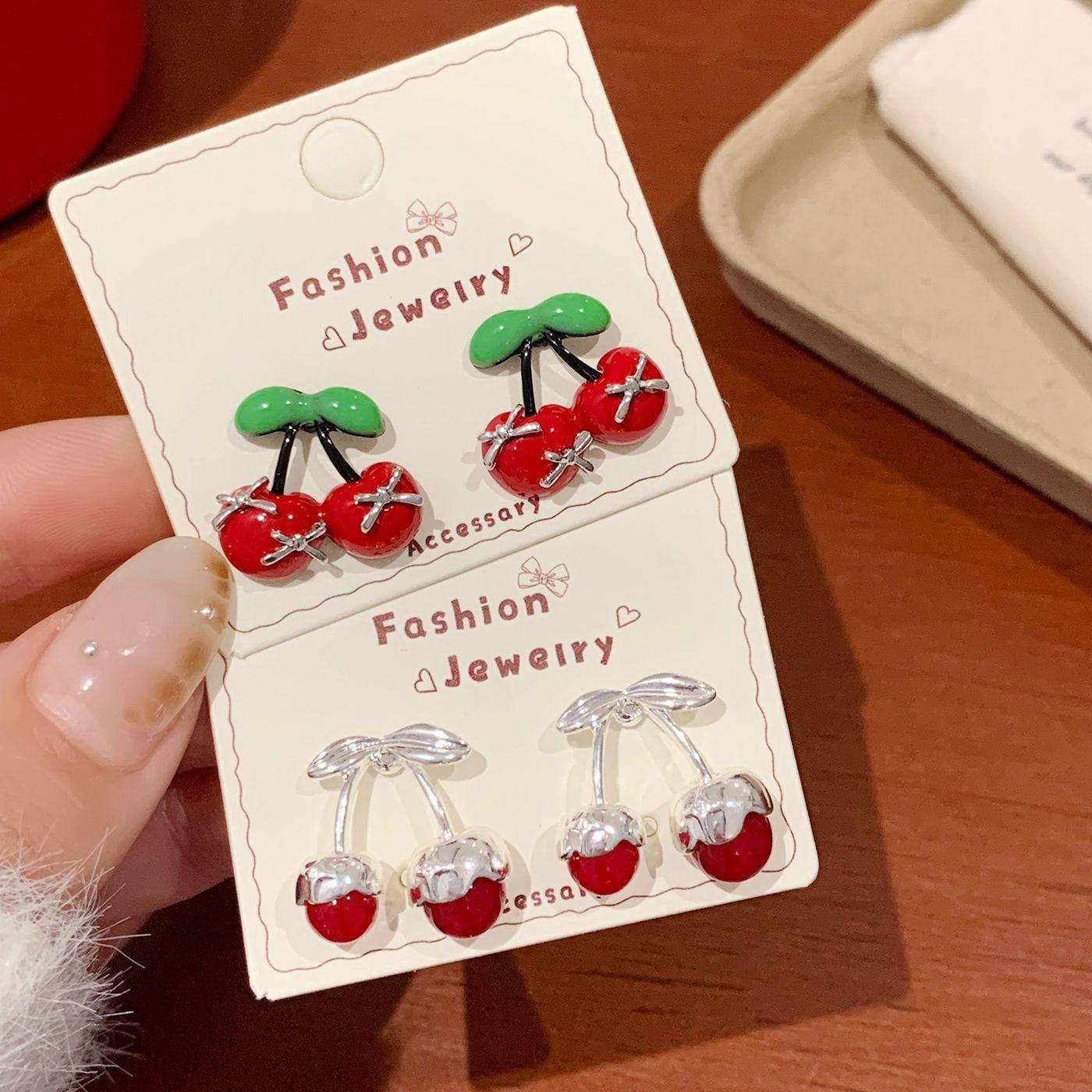 网红新款新年红色樱桃耳钉女银针滴油精致设计感可爱甜美喜庆耳饰,饰品/流行首饰/时尚饰品新,耳钉,淘宝优惠券,粉丝福利购,淘宝优惠卷