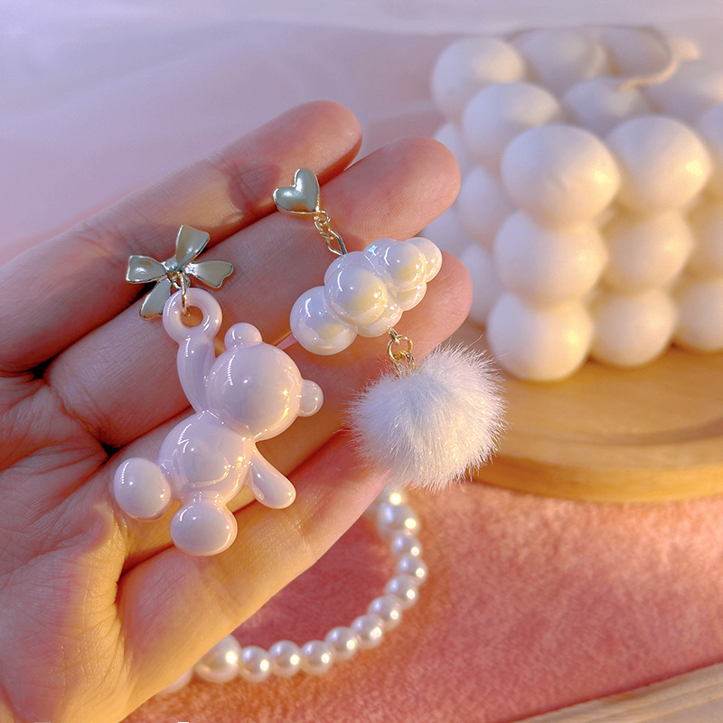 新款毛球百搭不对称小熊云朵耳钉