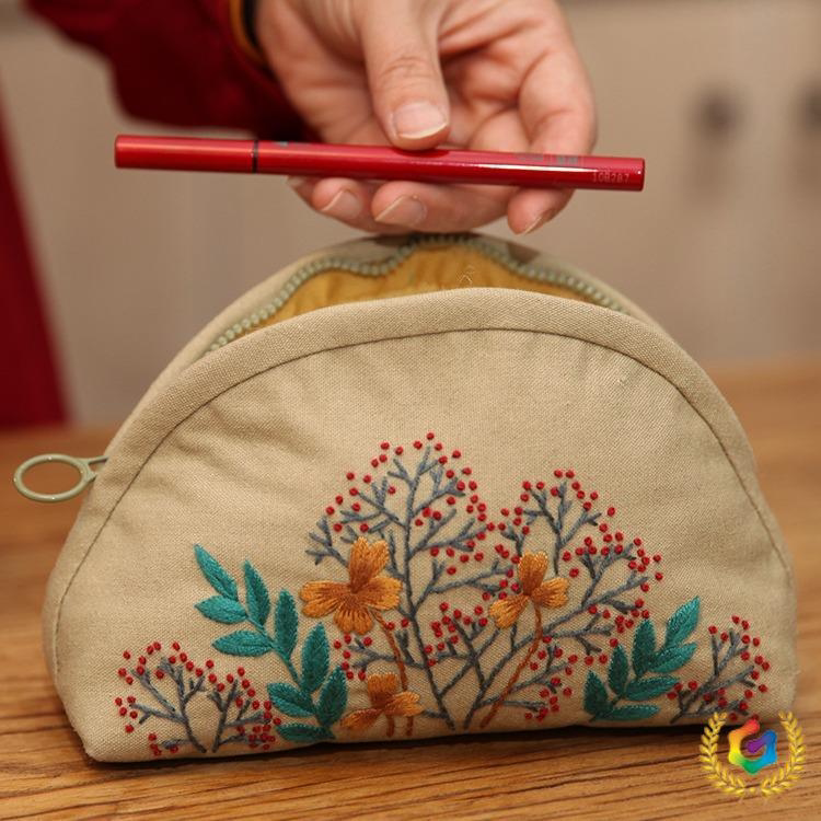 拼布月牙包 刺绣diy材料包手工制作女士包鲁绣化妆包收纳包