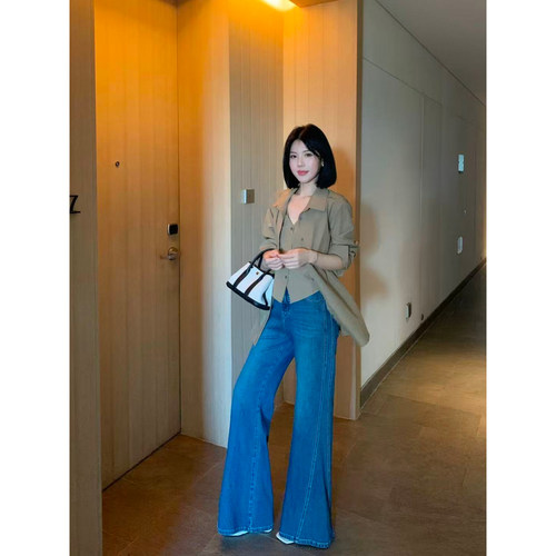 甜辣多多  西海岸  2026天丝四面弹侧面分叉百搭显瘦微喇牛仔裤女