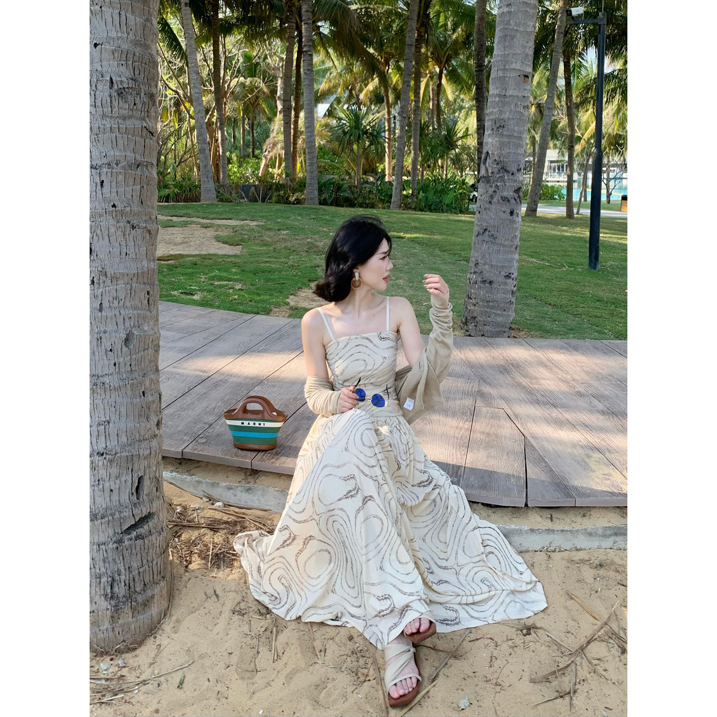 甜辣多多 26小众设计吊带连衣裙收腰显瘦度假风长裙女吊带裙Z3737