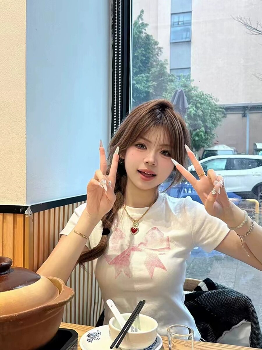 여름 디자인 틈새 달콤한 매력 허리 신칭 짧은 탑과 여성을위한 미국 나비 넥타이 오른쪽 어깨 반팔면 티셔츠