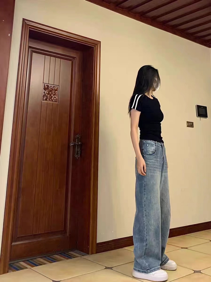 아메리칸 레트로 스트라이프 오른쪽 어깨 반팔 티셔츠로 여름 여성을 위한 틈새 디자인 유니크하고 유니크한 슬림핏 숏탑