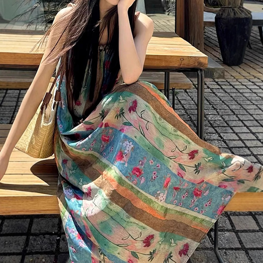 海边度假吊带连衣裙子女2025年夏季新款法式复古碎花气质沙滩