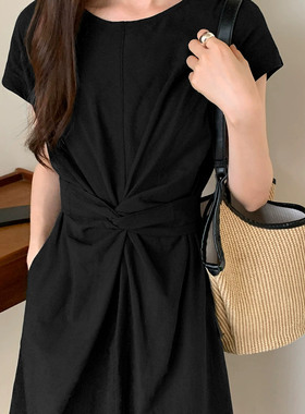 okfine2025年春夏新款法式气质超好看冷淡系独特别致度假连衣裙女