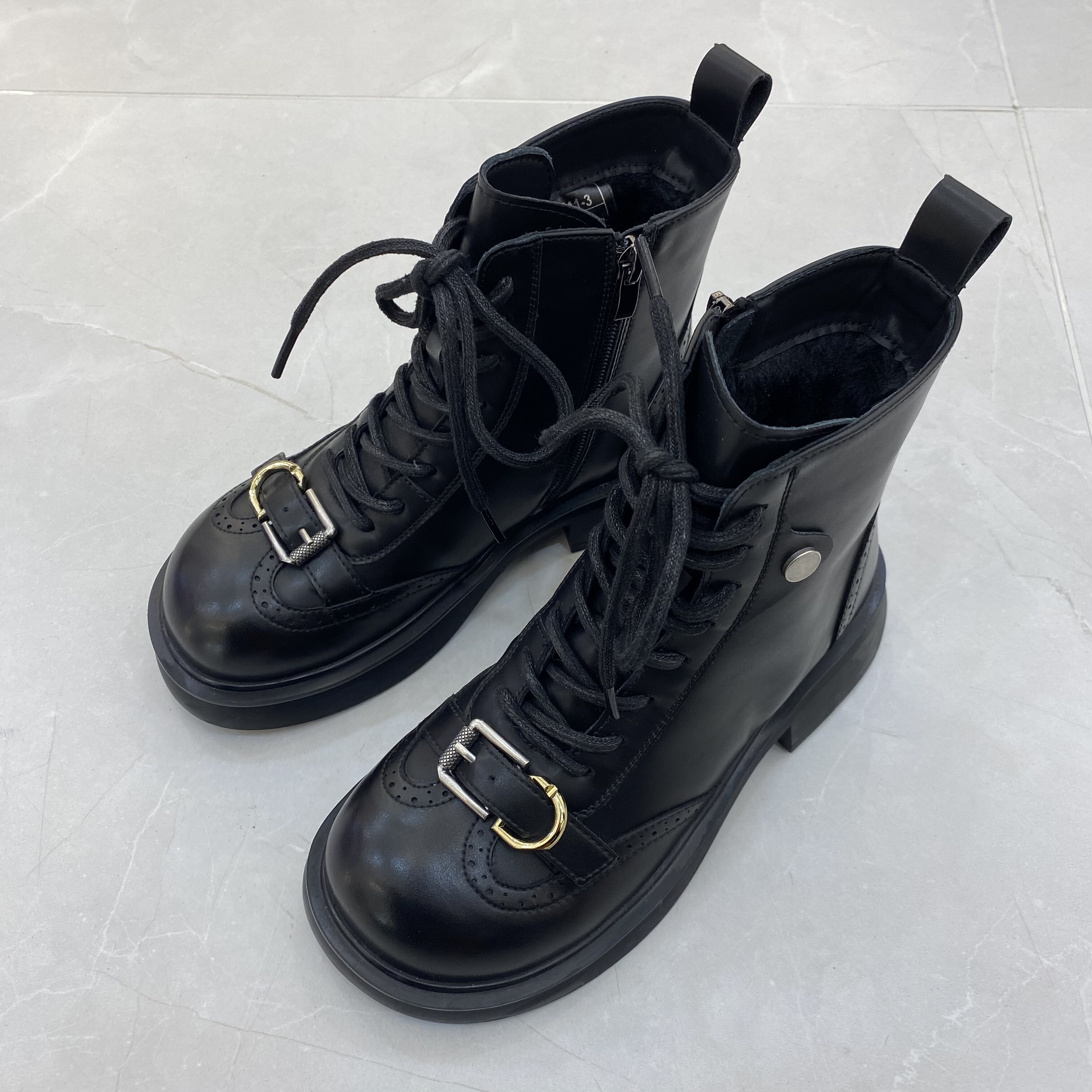 2025年冬大棉鞋新款英伦风马丁靴平底靓丽短筒机车靴百搭休闲女鞋,女鞋,马丁靴,淘宝优惠券,粉丝福利购,淘宝优惠卷