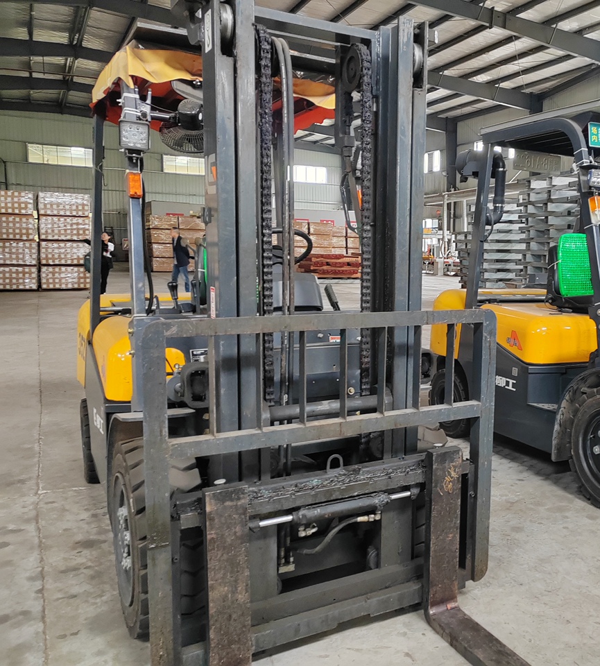 11月27日赣州某公司所有的平衡重式叉车一辆网络拍卖公告