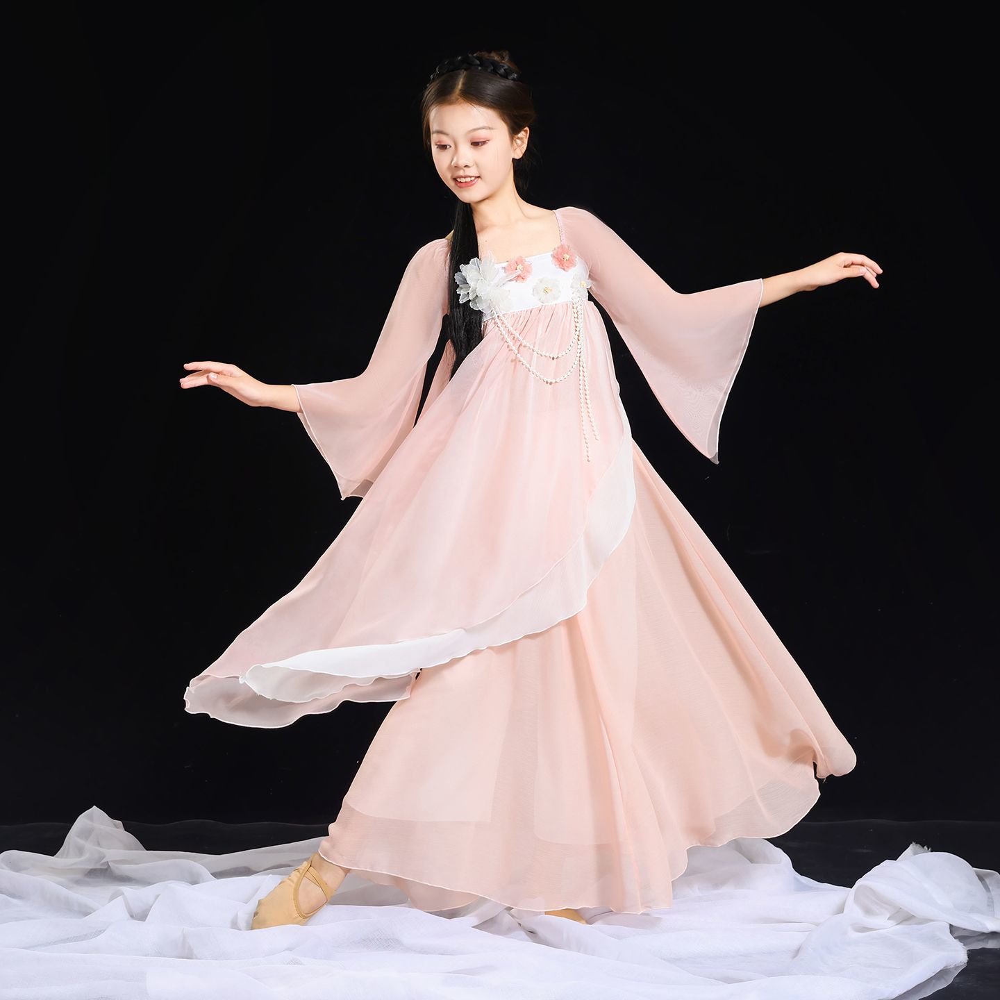 古典舞蹈服女童伞舞演出