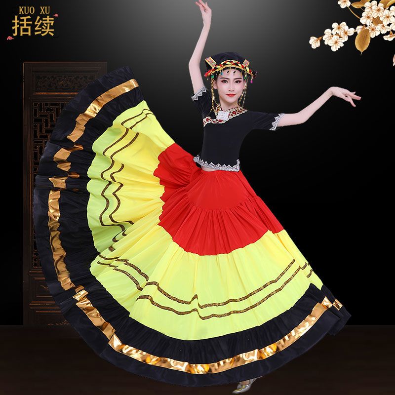 彝族服装彝女七月火把节