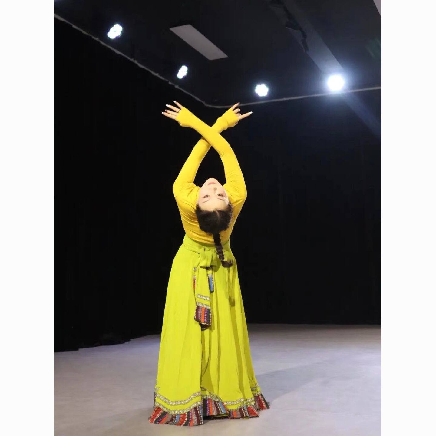 藏族舞蹈服装女练习裙大