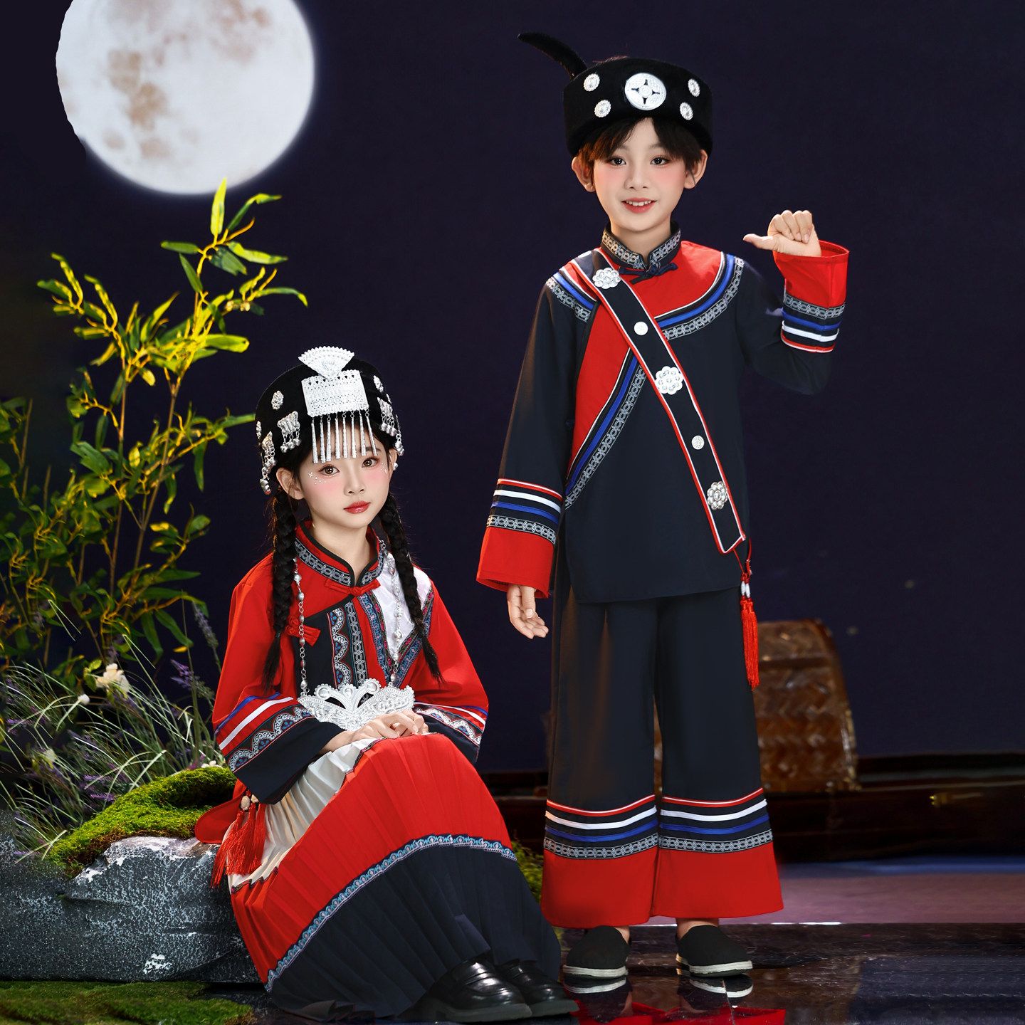 儿童彝族服装四川凉山少