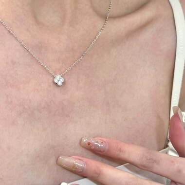 S925纯银莫桑石四叶草项链女小众设计简约百搭时尚2025新款锁骨链