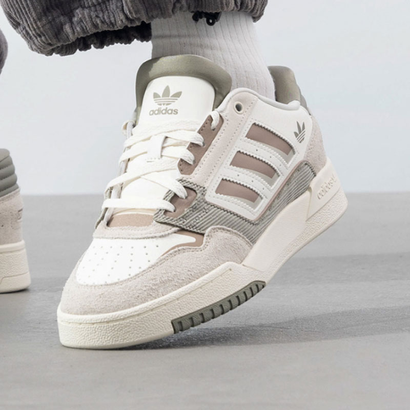 Adidas阿迪达斯中性低帮系带板鞋