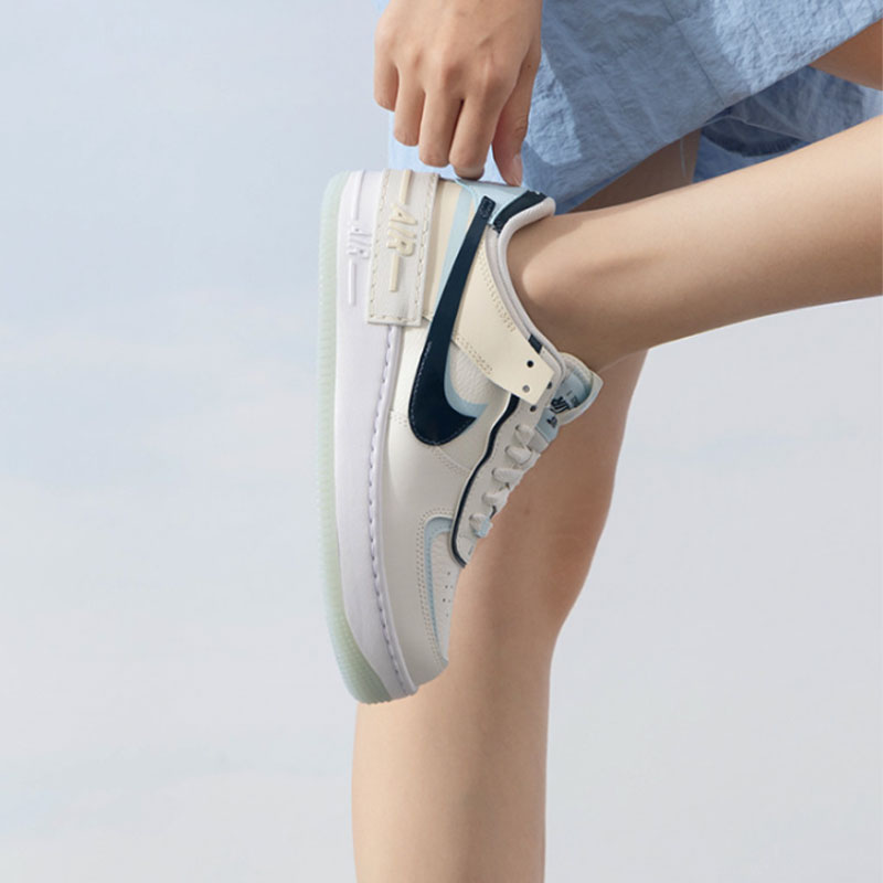 Nike耐克女系带低帮板鞋